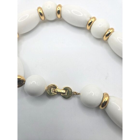 Vintage Monet Signed Milk Glass Set 28in necklace and 2in dangle clip earrings - Picture 5 of 9